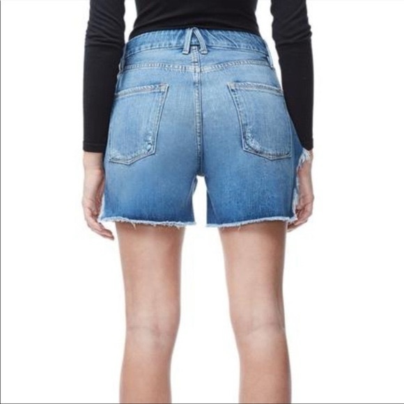 Good American Distressed Boyfriend Jean Shorts Size 8/29 - Picture 4 of 13